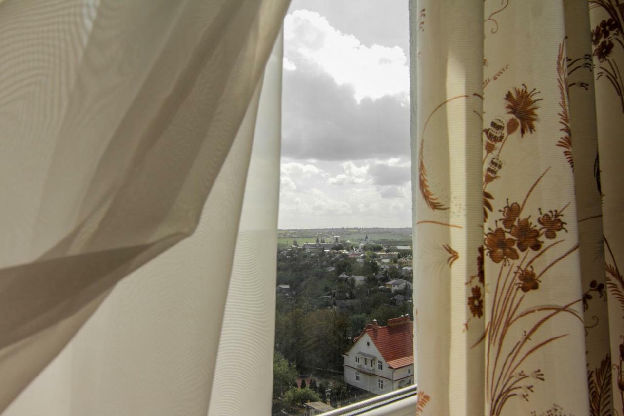 Rooms With Fortetsya View 2 Kamianets-Podilskyi Exterior photo